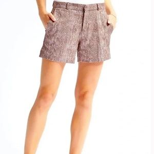 BANANA REPUBLIC | Snakeskin Print 5" Ryan Shorts | 8